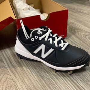 New Balance Black and White Women’s Sports Cleats 6.5